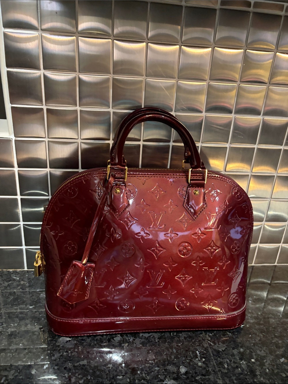 Louis Vuitton Vernis Alma PM Rouge fauviste